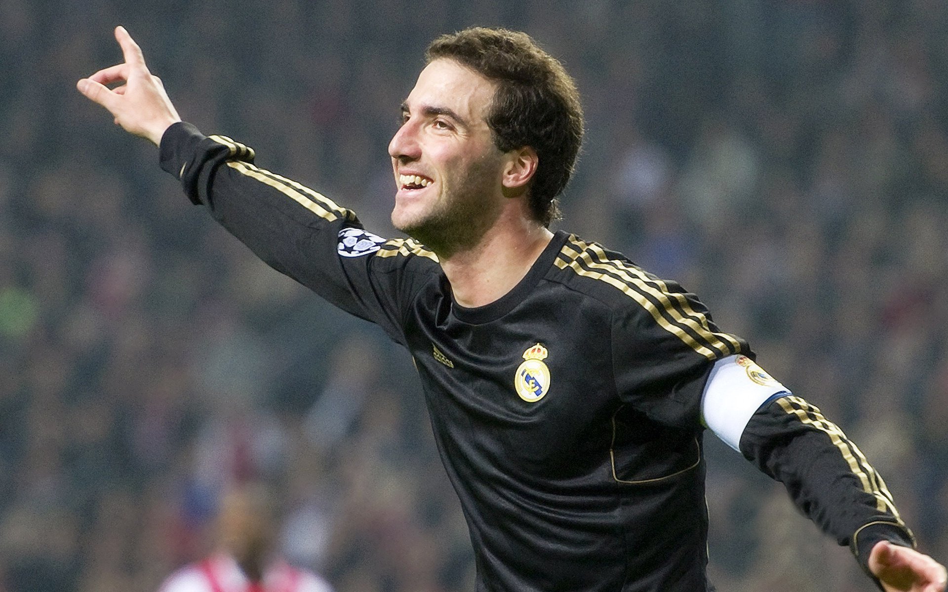 阿什拉夫打出生涯之夜,巴萨提前终结悬念,哥伦比亚的足球启示录