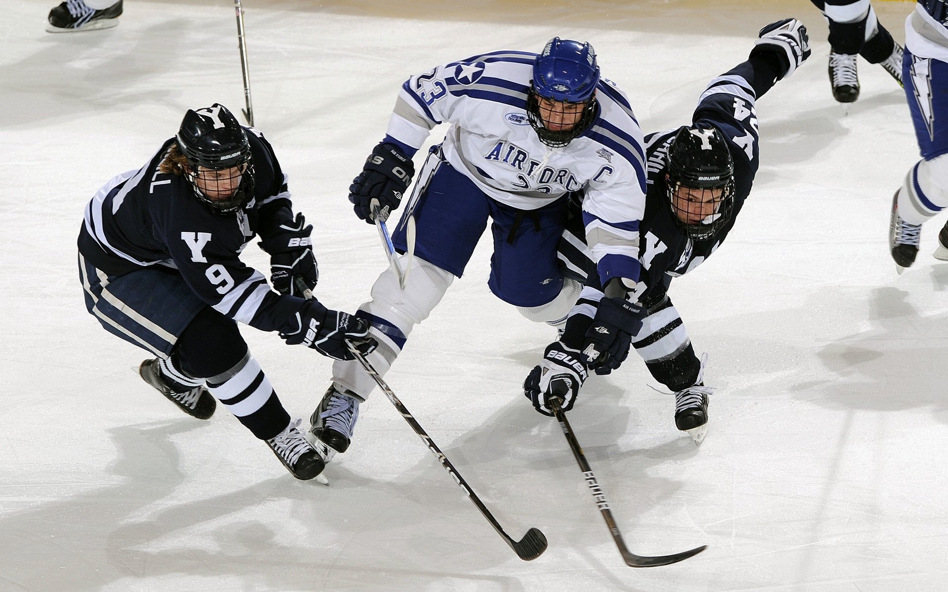 范弗利特锁死雄鹿动脉,老鹰用节奏掌控拆解卫冕冠军